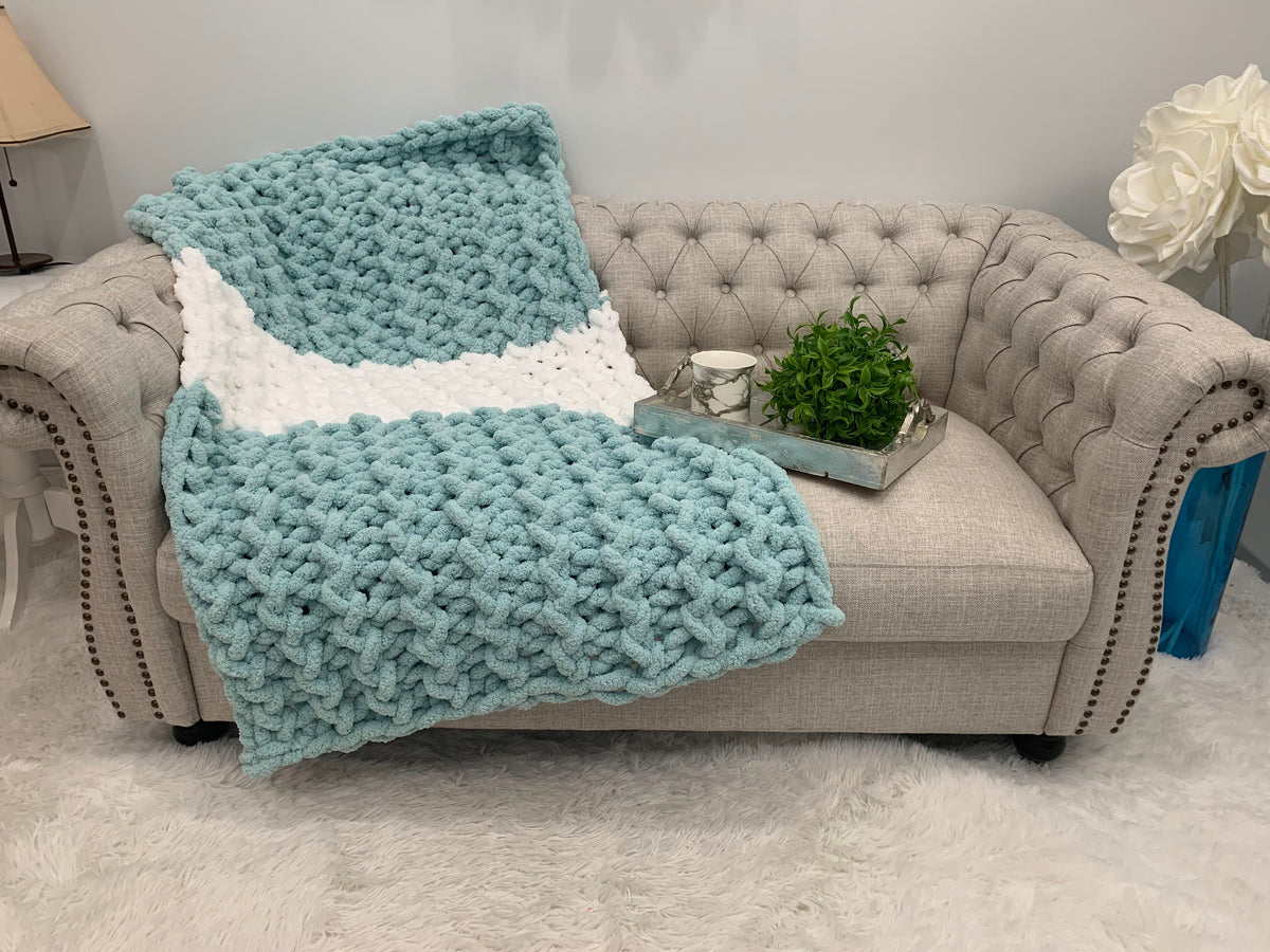 Chunky Knit Chenille Yarn blanket BeCozi