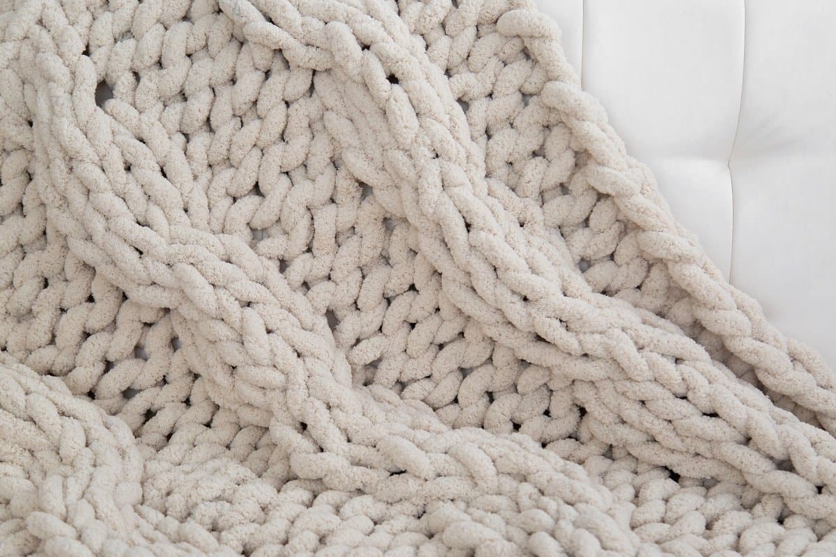 Chunky Knit Chenille Yarn blanket – BeCozi - Main Image
