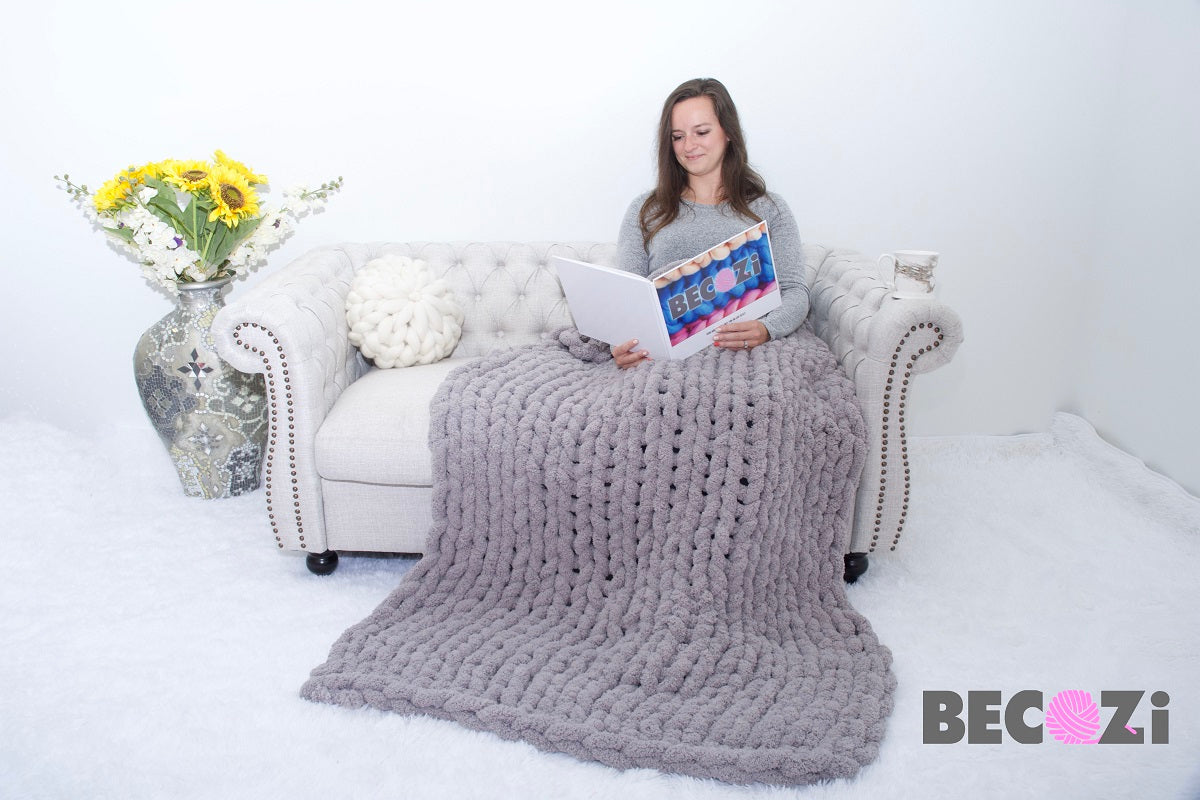 DDL&HEXI 2 Skeins Super Chenille Chunky Yarn,Blanket Making Kit,Jumbo  Knitting Yarn 2x8oz 226g per Bag (202)