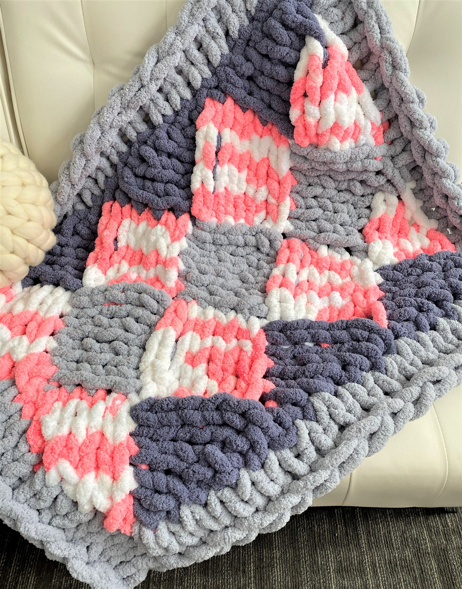 DIY Knit Kit, Blanket 35x45. Super Chunky Chenille yarn & Giant Wooden  Needles – BeCozi