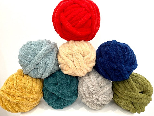 Chunky Knit Chenille Yarn Blue,Chunky Yarn Bulky Vegan Soft Yarn Washable  Soft Chunky Yarn for Arm Knitting DIY Yarn Handmade Blankets Pet Bed