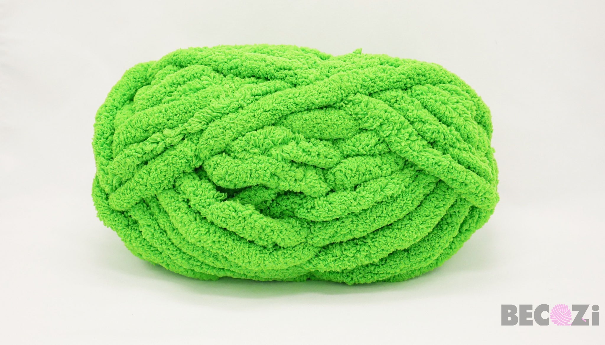 Wollbiene Softy - Lot de 5 pelotes de laine à tricoter - chenille - 100 g -  Pour bébé - 500 g au total - Super Bulky crochet - Vert 88 : :  Cuisine et Maison